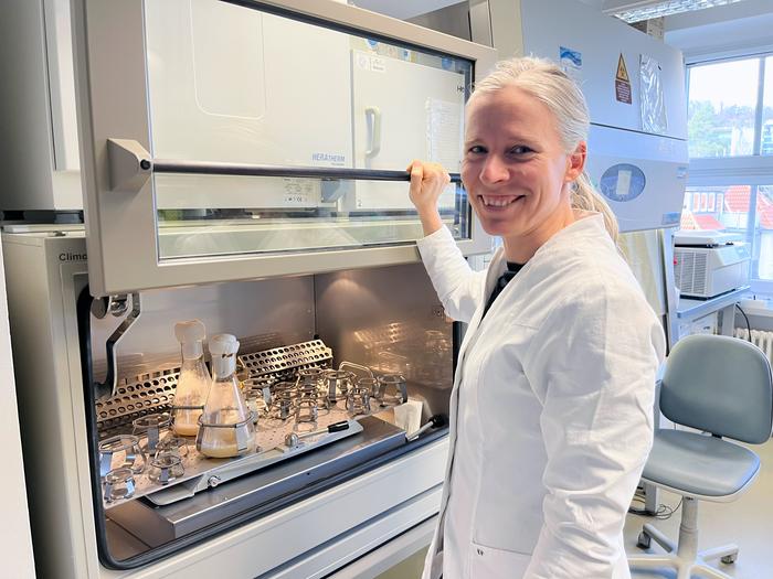 Scientist Ingrid Richter in the laboratory