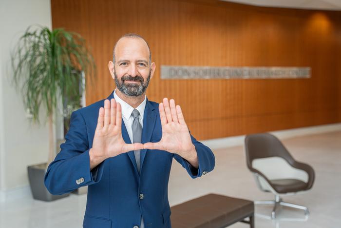 Leor Weinberger, PhD, earns NIH Director’s Pioneer Award to tackle evolving cancers.