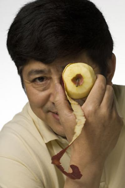 Rui Hai Liu With Apple