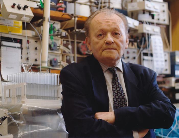 Antonín Holý in a laboratory at IOCB Prague, 2006