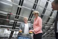 Ministers Karliczek and Bauer at the Karlsruhe Tritium Neutrino Experiment KATRIN (Photo: Amadeus Bramsiepe, KIT)