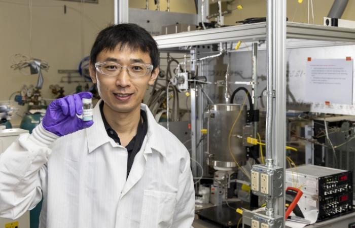Li Holds Sample
