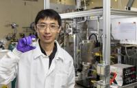 Li Holds Sample