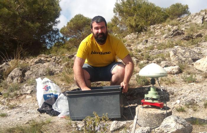 Asier Madarieta, researcher at the University of the Basque Country (EHU), installing a GNSS network in the Betic Cordillera