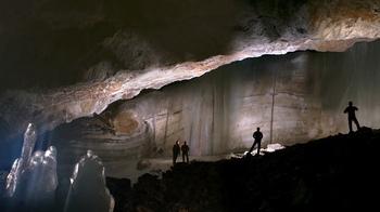 Sca&#774;ris&#806;oara Ice Cave