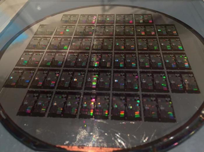 Monolithic integration of quantum dot lasers on silicon photonics chiplets