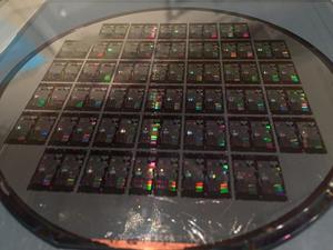 Monolithic integration of quantum dot lasers on silicon photonics chiplets