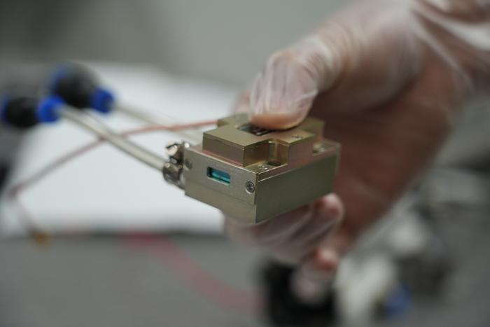 Mid-Infrared Lasers Laser System Designed for Cutting-Edge Applications