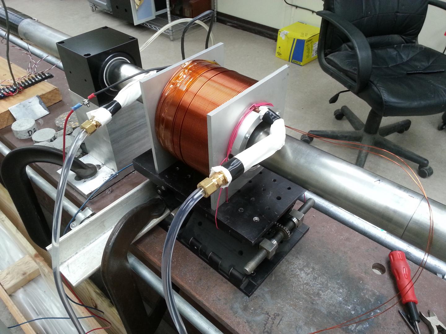 Hopkinson Bar Surrounded by a Water-Cooled Electromagnet
