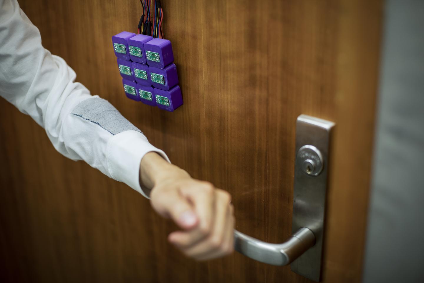 UW Magnetic Fabric Door Lock