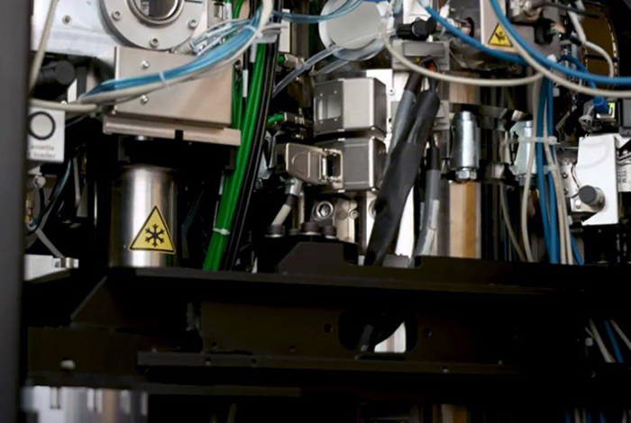 Cryo electron microscope interior