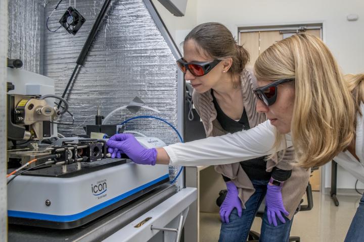 Photoconductive Atomic Force Microscope