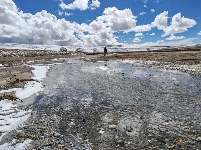 Icy river on Qinghai-Tibet Plateau