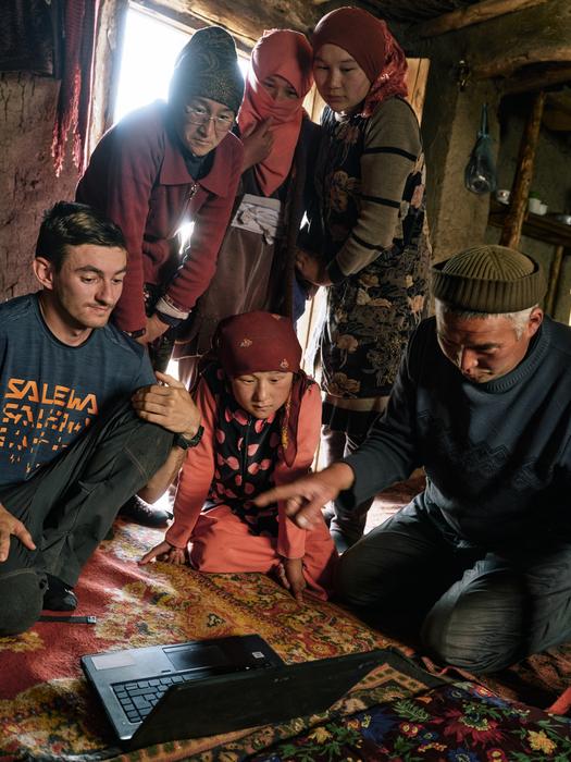 Close cooperation with the locals.