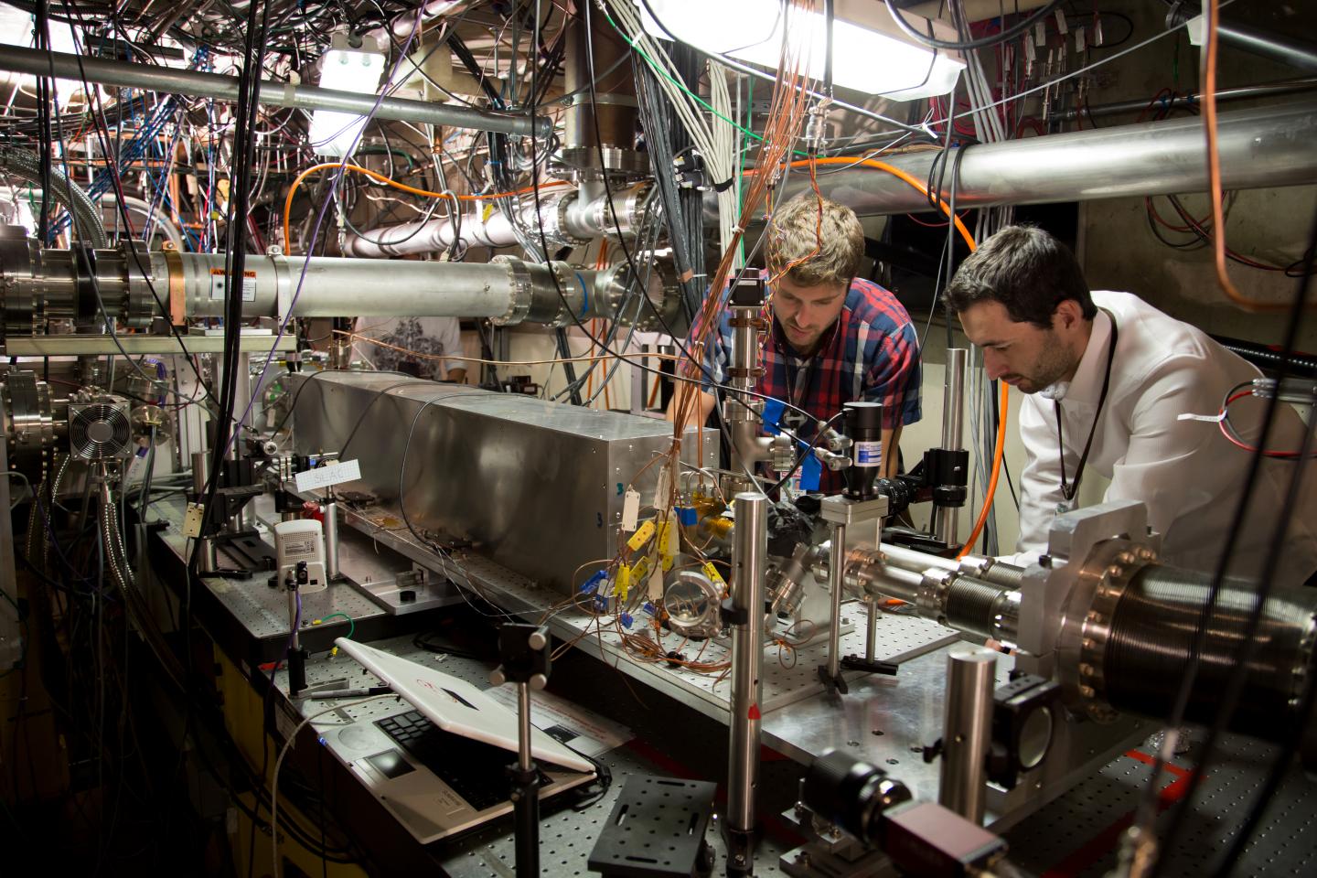 Monitoring Electron Bunches