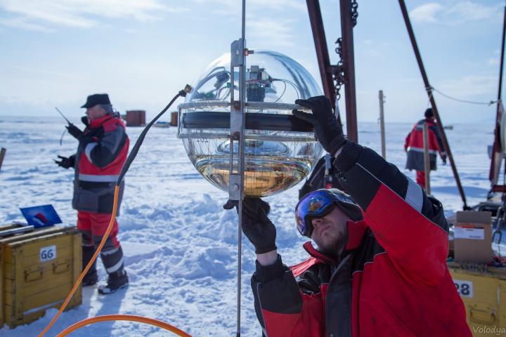 The Cherenkov radiation detector is undergoing a final check before immersion in the Lake Baikal.