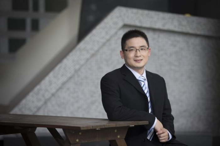 SMU Associate Professor Sterling Huang