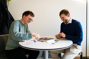 Authors Maximilian Hübl & Carl Goodrich with a simplified toy model