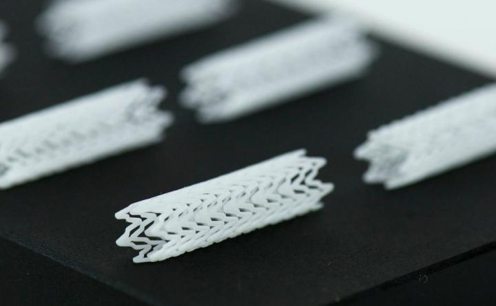 Fast, Continuous, 3-D Printing out of a Liquid Bath (6 of 9)