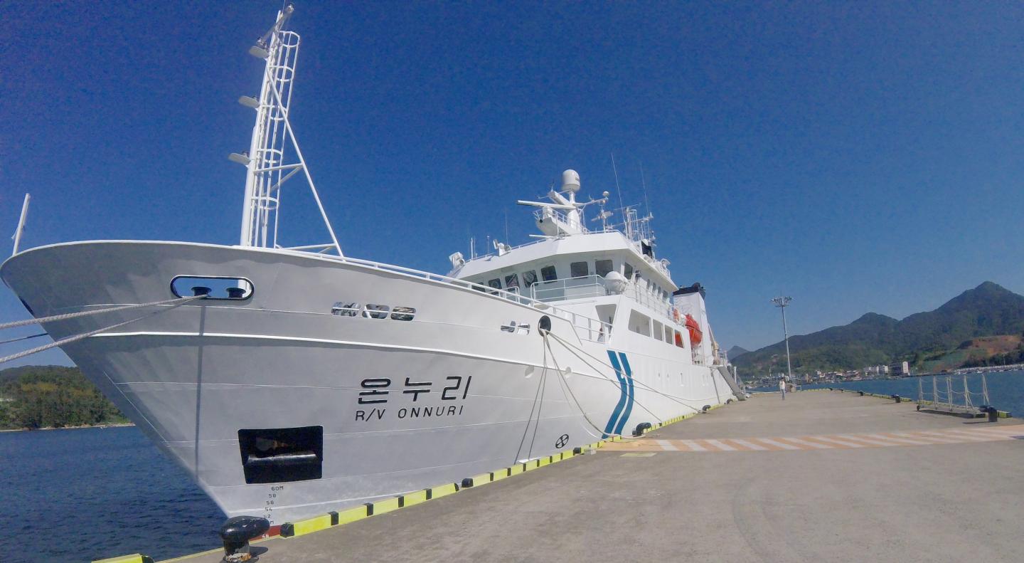 Research Vessels Used for KORUS-OC