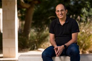 Dr. Moti Benita