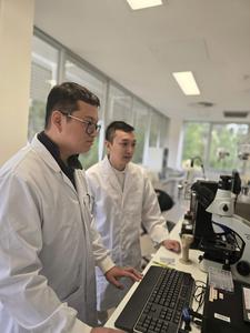 Dr Truong