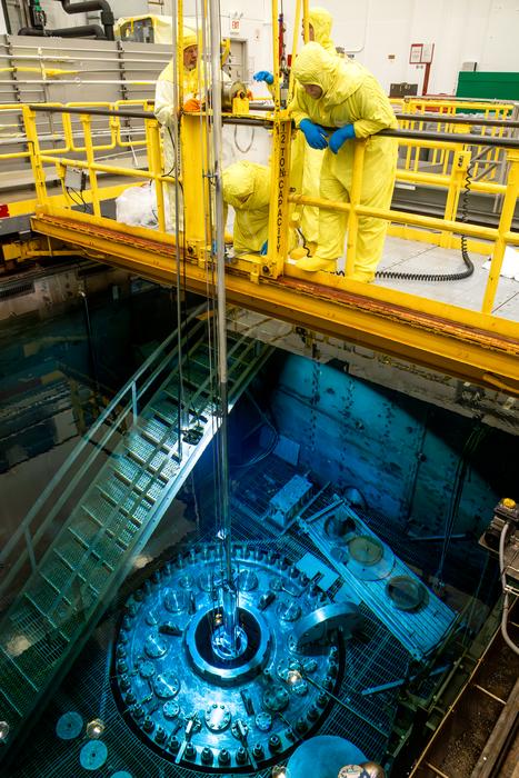 Reactor operators at the High Flux Isotope Reactor