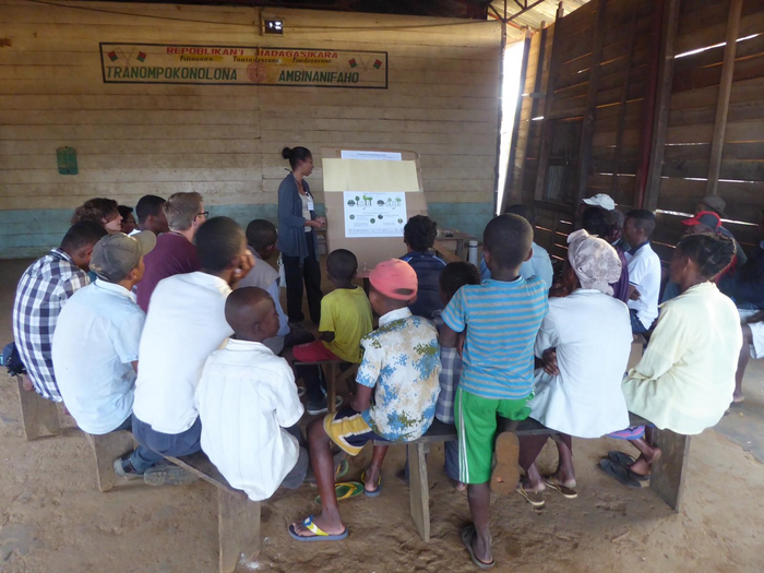 Co-author Estelle Raveloaritiana explains her research project "Diversity Turn" to local communities in Madagascar.