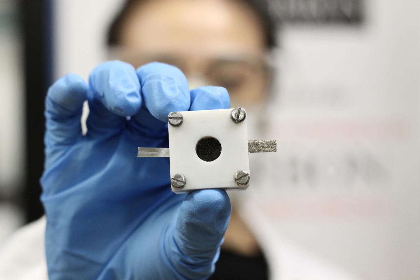 A Rechargeable Zinc-Air Battery