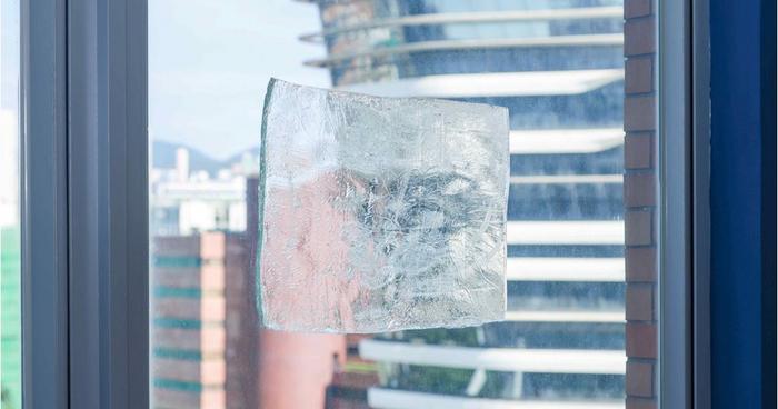 PolyU develops smart window film to regulate light and humidity, reducing building energy consumption and promoting low-carbon city development