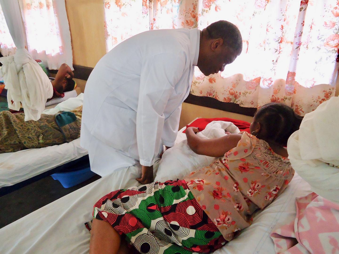 Mukwege & Patient
