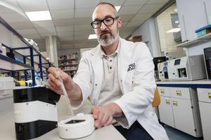 Chris Pudney operating the drug-detection device