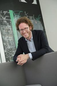Prof. Leonhard Möckl, research group leader “Physical Glycosciences” at MPL