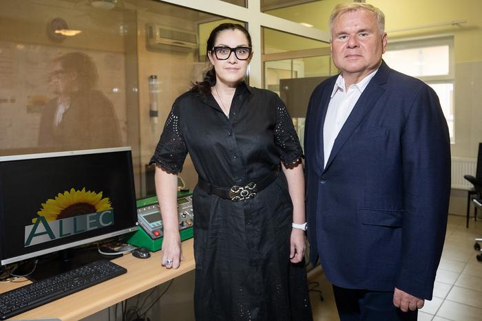 Magdalena Zemelka-Wiącek, PhD, DSc, and Professor Marek Jutel, MD, PhD, from the Department of Clinical Immunology at Wroclaw Medical University