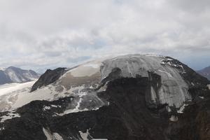 The summit of Weißseespitze in 2023, showing significant melting