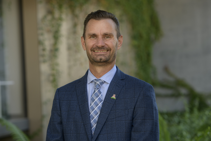 Todd Vanderah, PhD, Leads New Pain and Addiction Center