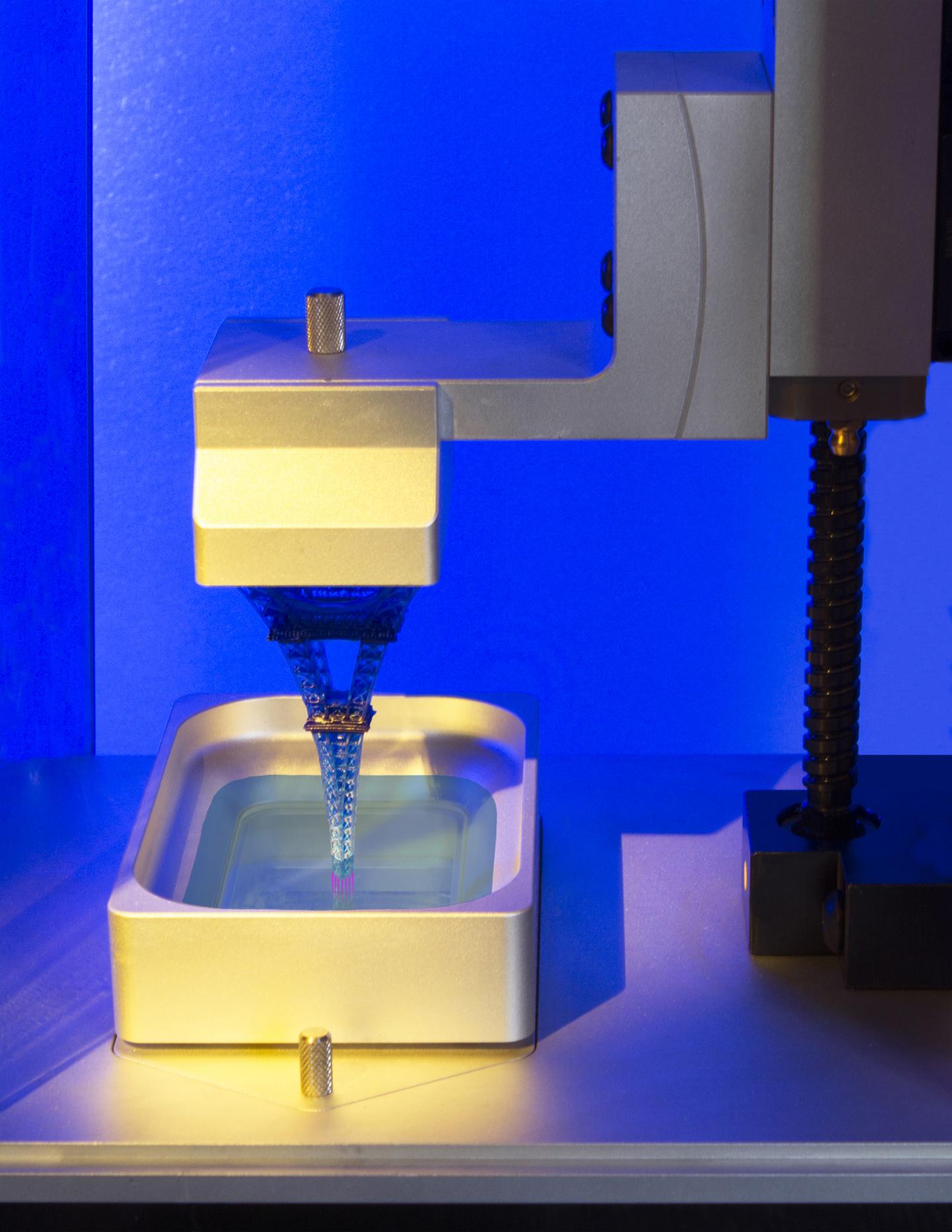 Fast, Continuous, 3-D Printing out of a Liquid Bath (3 of 9)