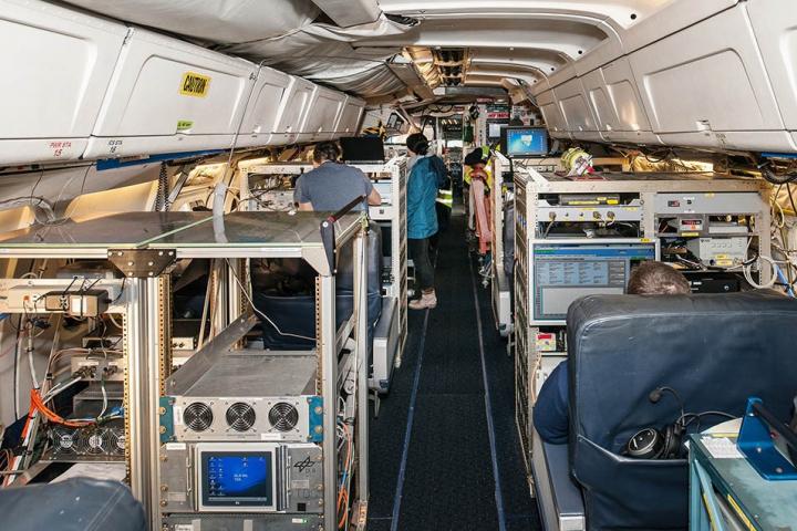 DC 8