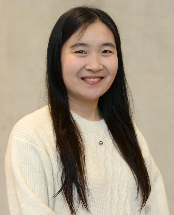 Portrait photo Lu Zhang, Research Associate Infection Biology