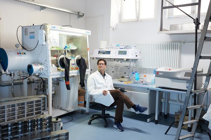 Prof. Dr. William Orsi is Professor at the Department of Earth and Environmental Sciences, Palaeontology, and Geobiology at LMU.