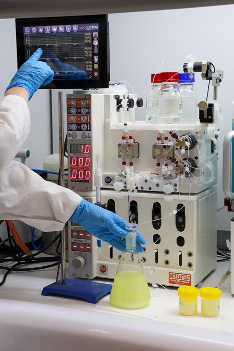 photochemical flow reactor