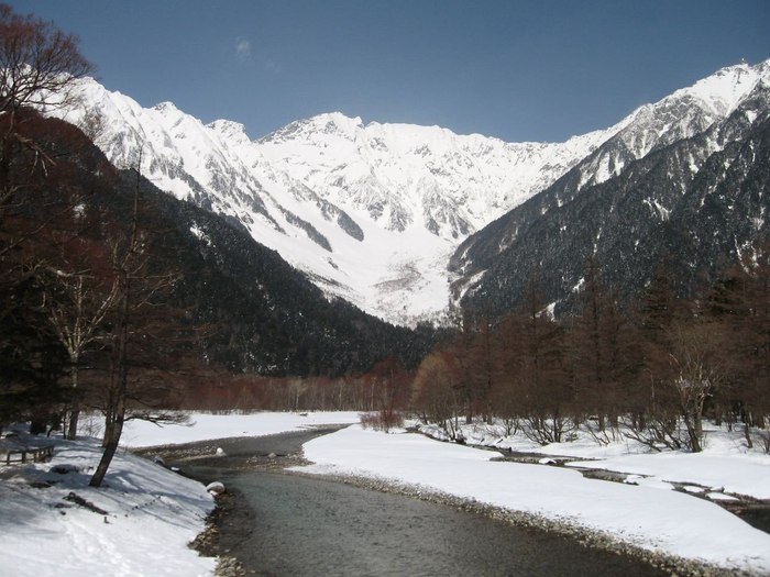 Kamikochi / Azusa River in the cold winter