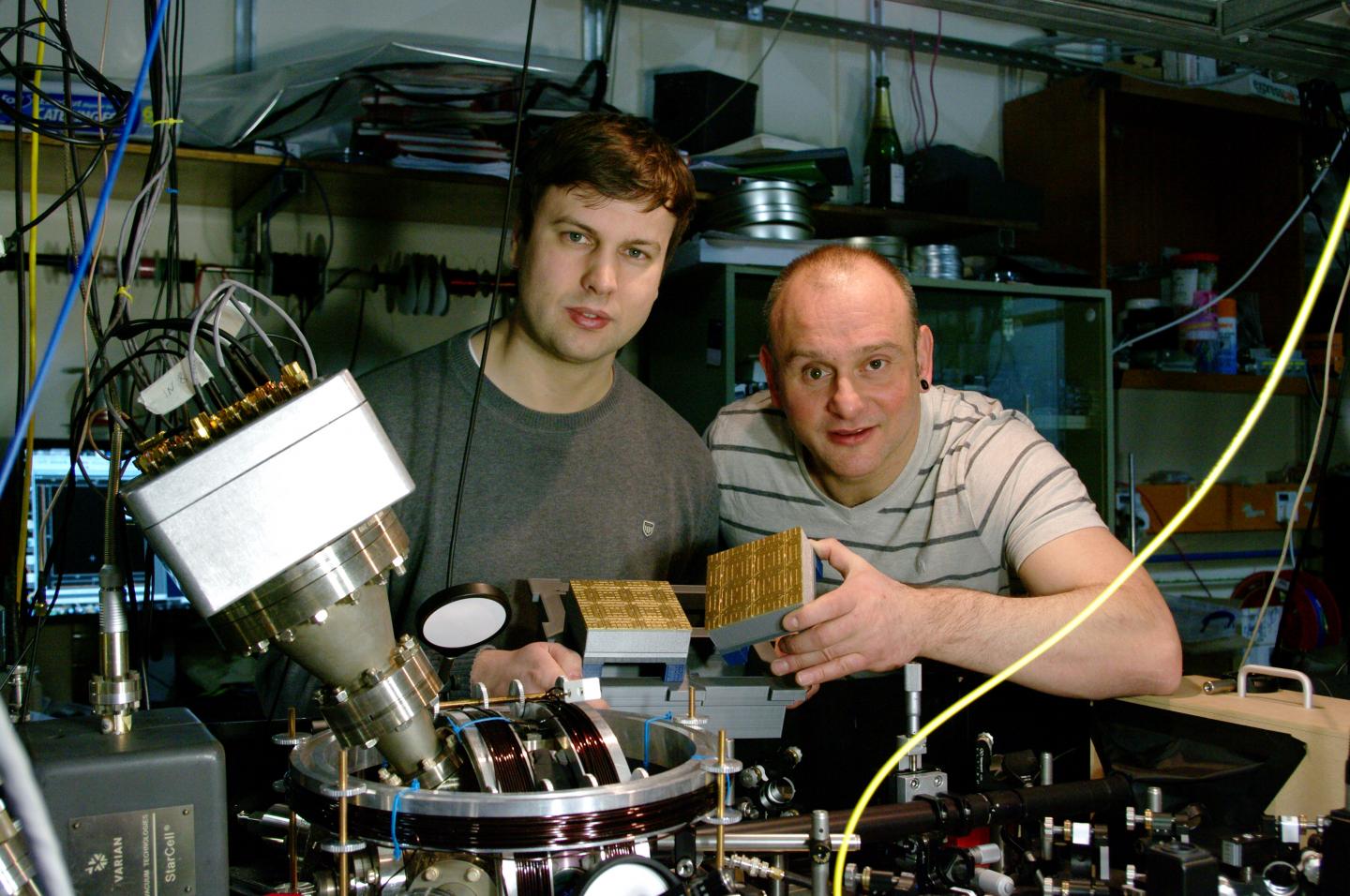 Hensinger and Lekitsch, University of Sussex