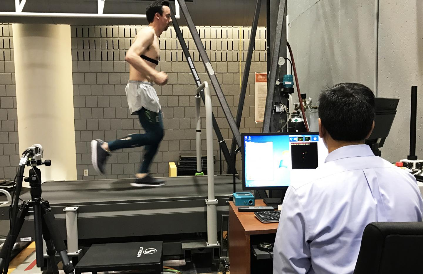 Study Reveals Compression Tights Don't Help Runners Cross Finish Line 2