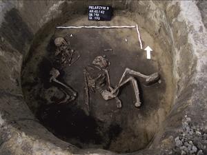 Two Bronze Age burials at Pielgrzymowice, Poland