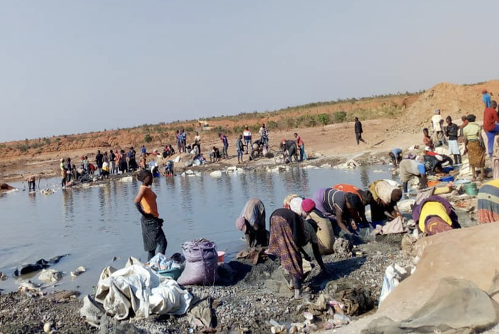 Washing ore