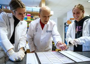 Eric Nestler with two members of his laboratory.