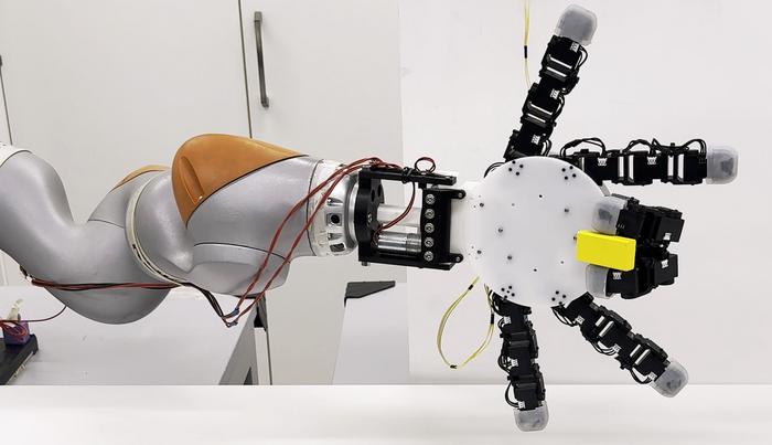 A Detachable Crawling Robotic Hand