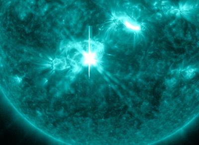 NASA's SDO Sees Sun Emit a Mid-level Solar Flare