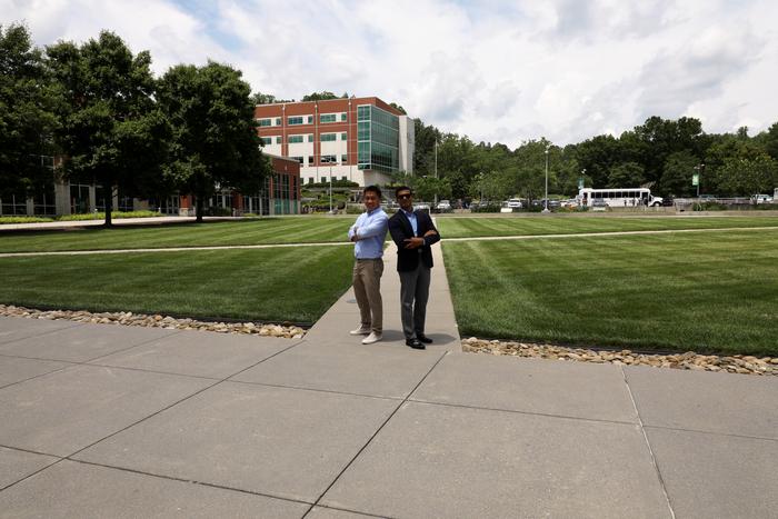 Fan and Thakur at Oak Ridge National Laboratory